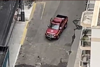 Vídeo: Sacadas de prédio desabam em Balneário Camboriú