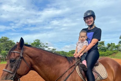 Virginia Fonseca compartilha registro de aula de hipismo ao lado da filha: 'Ajudou a mamãe'