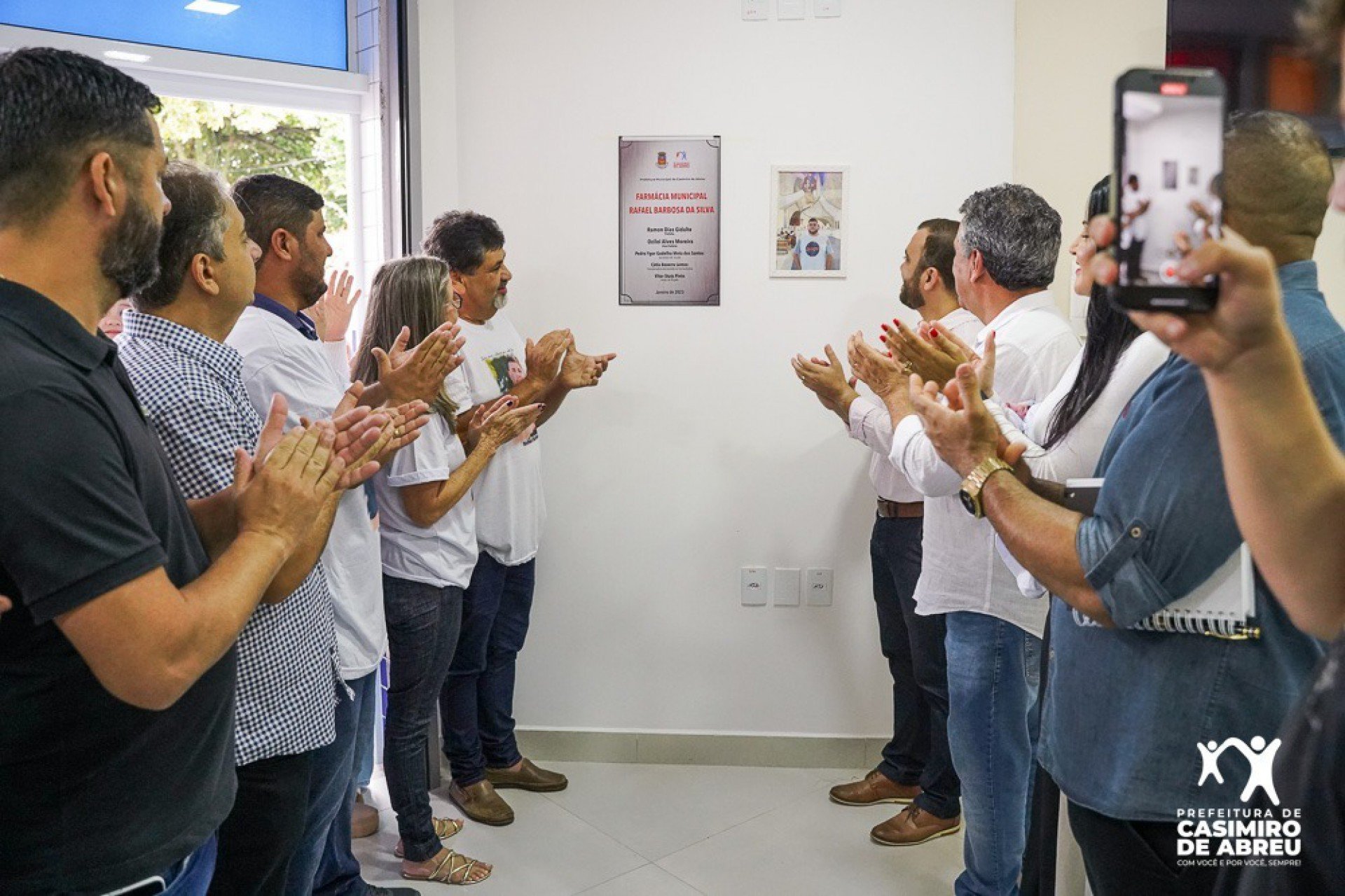 A Farmácia Central de Casimiro possui uma sala para atendimento com 10 guichês proporcionando ao usuário atendimento individualizado e humanizado  - Divulgação 