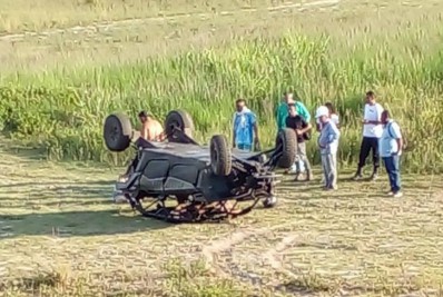 Mulher morre após veículo capotar em Niterói