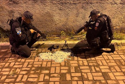 Equipe da PM prende dupla por tráfico de drogas em Duque de Caxias