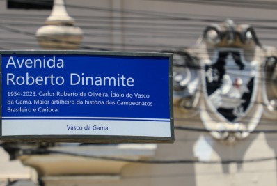 Avenida Roberto Dinamite ganha sinalização