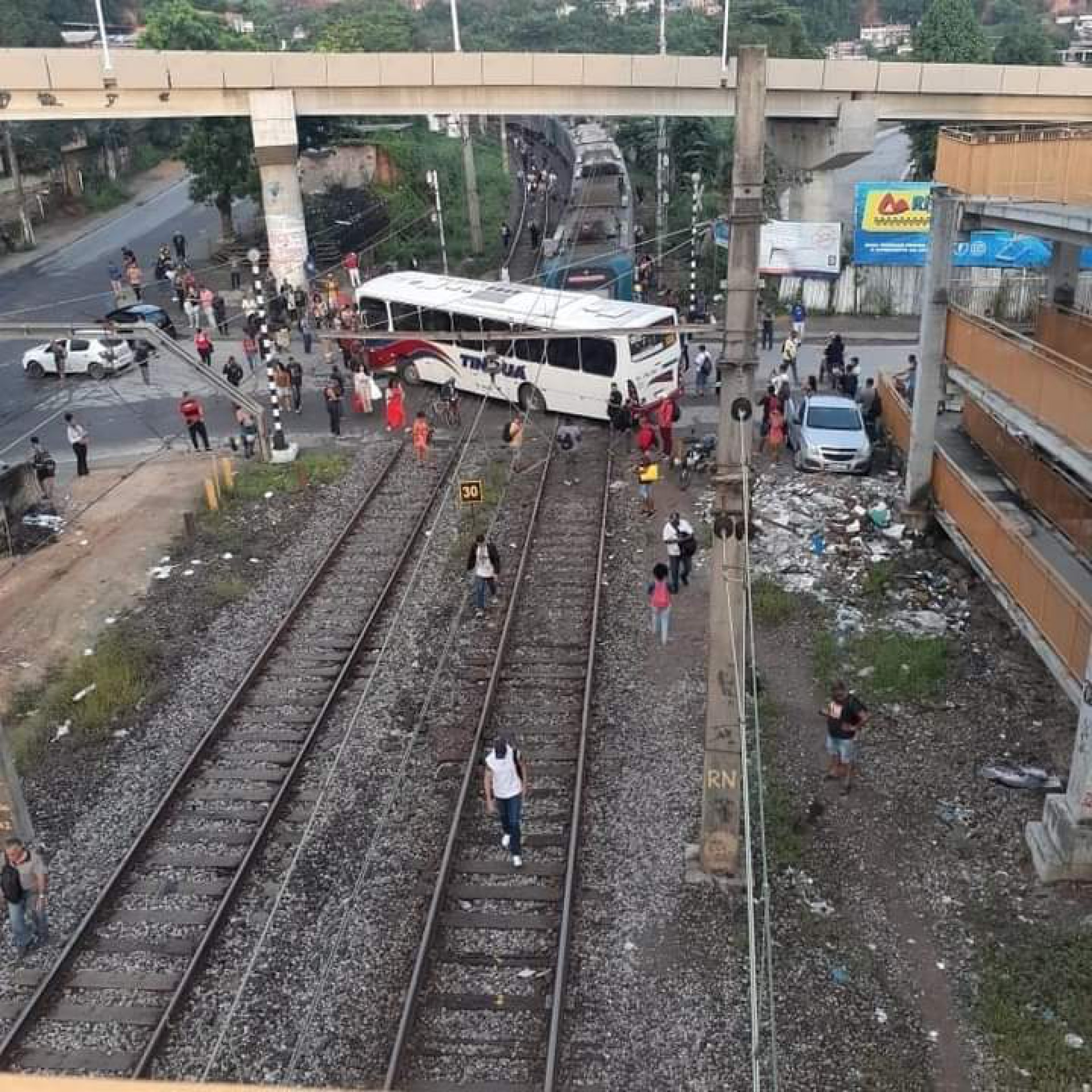 Acidente interrompeu circulação de trens entre Japeri e a estação de Austin - Reprodução/Redes Sociais 