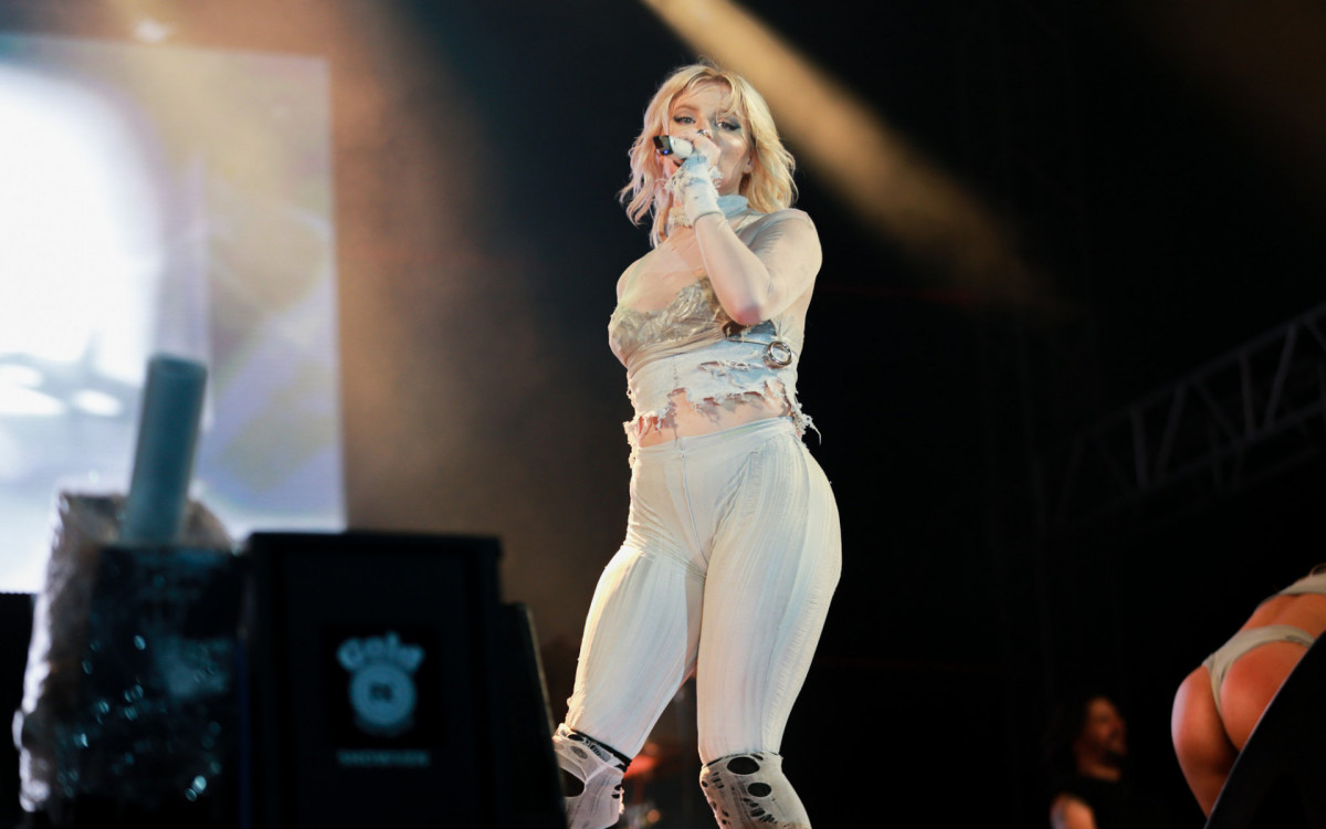 Lu&iacute;sa Sonza se apresentou no festival Universo Spanta, neste s&aacute;bado