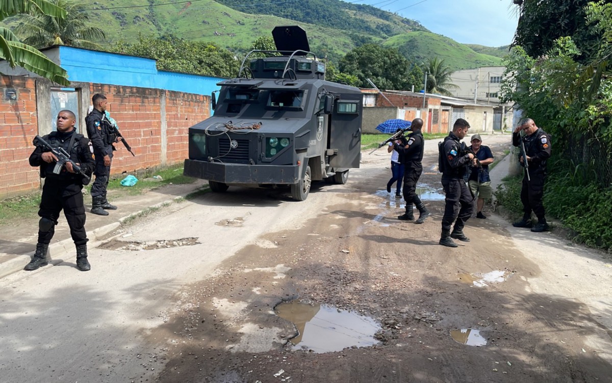 Policiamento foi refor&ccedil;ado na regi&atilde;o do bairro KM 32, em Nova Igua&ccedil;u