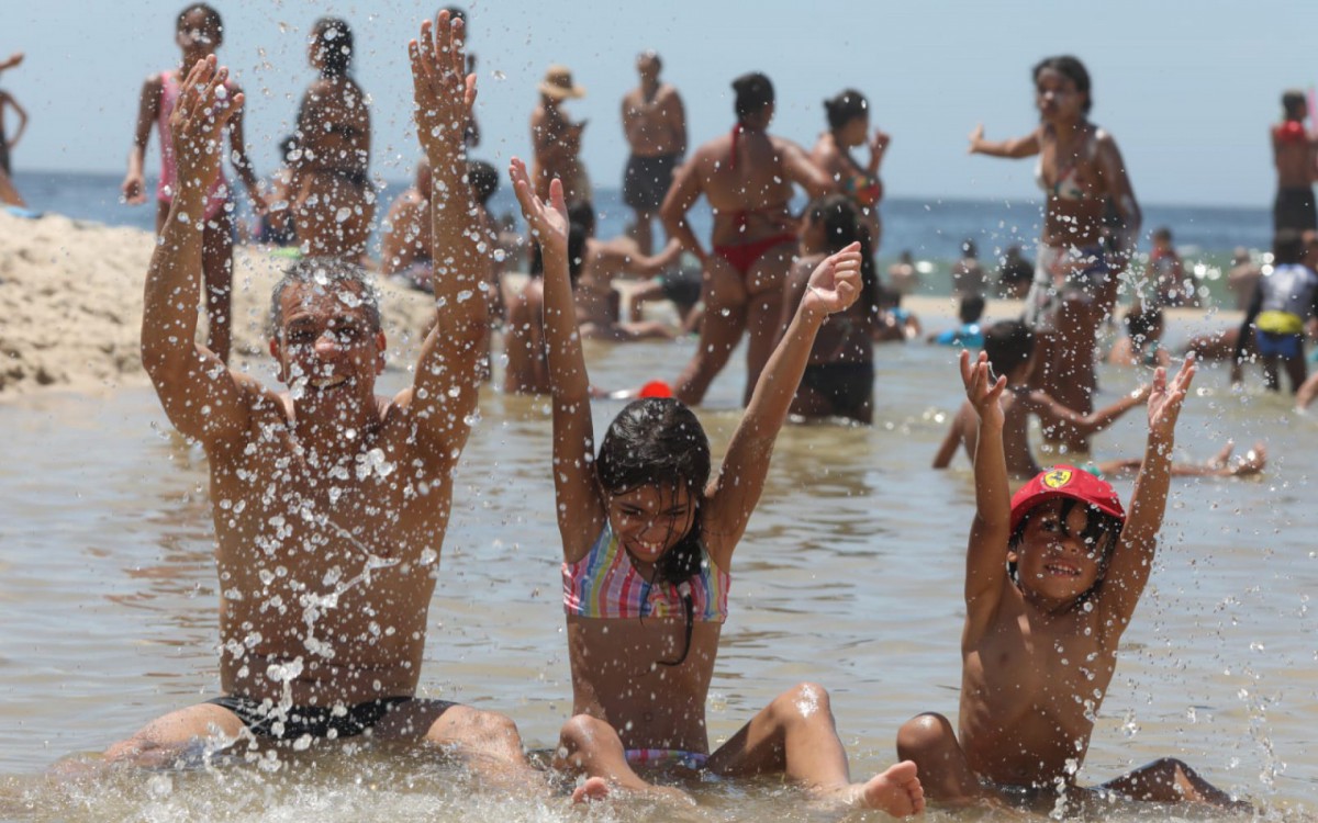 Jorge Eduardo e os filhos Alice Medeiros e Lucca Medeiros
