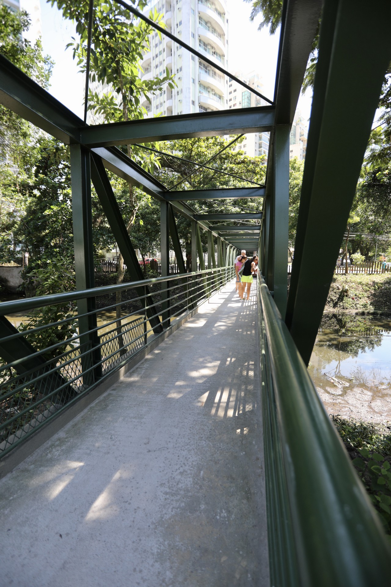 Passarela sobre o Canal das Taxas recebeu uma estrutura metálica - Divulgação