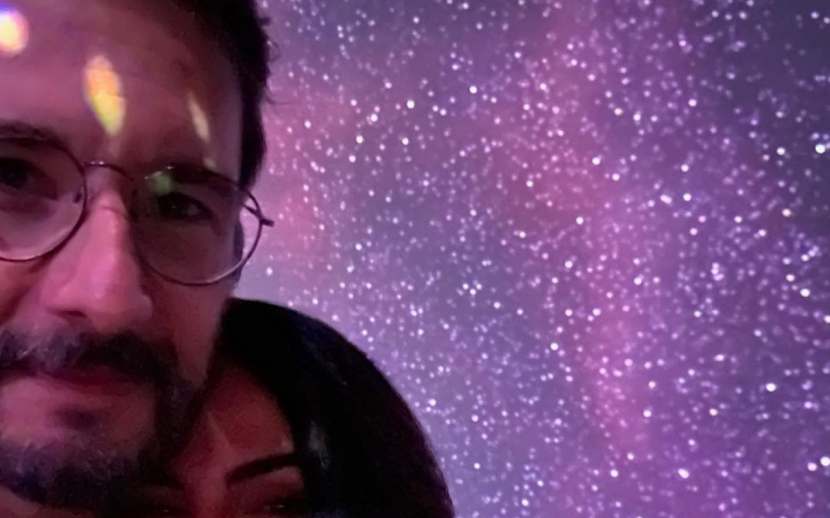 Rodrigo Santoro celebra anivers&aacute;rio da esposa