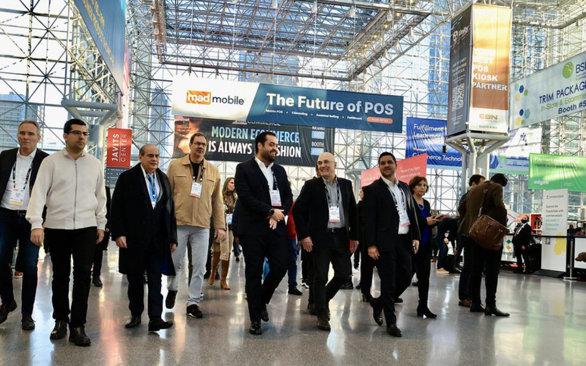 Cl&aacute;udio Castro participa da maior feira de varejo do mundo e inicia negocia&ccedil;&otilde;es para trazer o evento para o Rio
