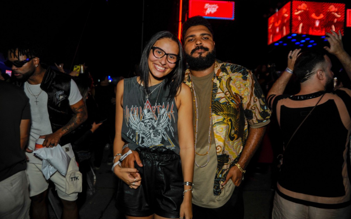 Paulo Vieira e a namorada, Ilana, nos 'Ensaios da Anitta'