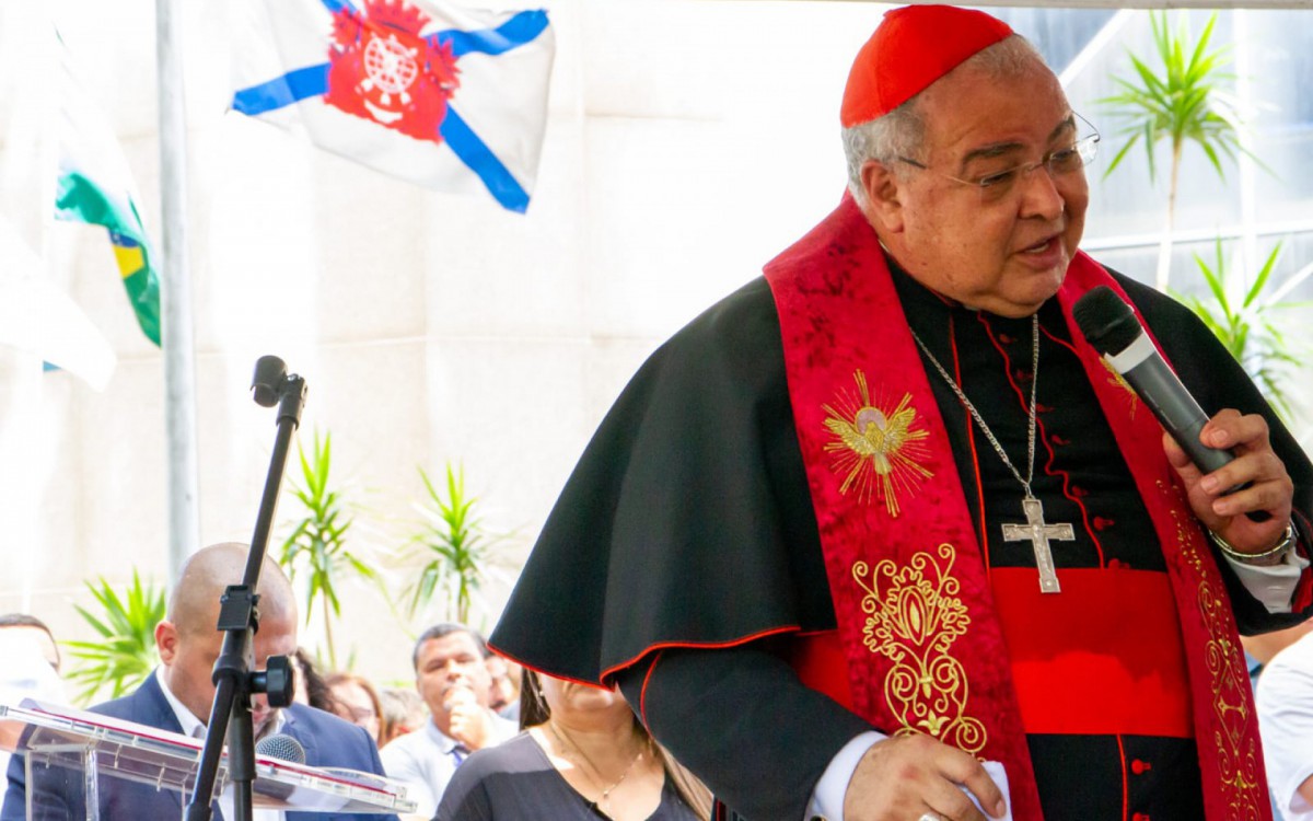 O cardeal Dom Orani Tempesta deu a sua benção sobre a cidade do Rio de Janeiro na recepção da imagem de São Sebastião no Centro Administrativo da prefeitura (Cass) - Érica Martin / Agência O Dia
