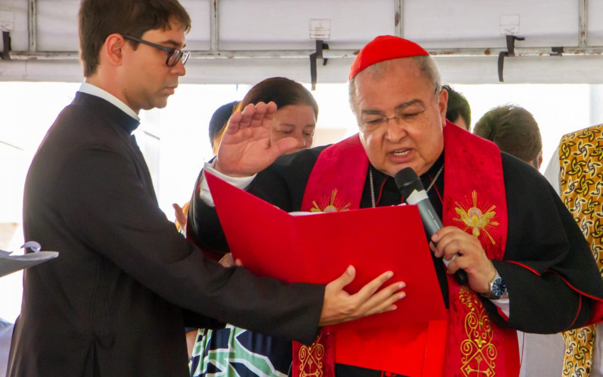 O cardeal Dom Orani Tempesta deu a sua benção sobre a cidade do Rio de Janeiro na recepção da imagem de São Sebastião no Centro Administrativo da prefeitura (Cass) - Érica Martin / Agência O Dia