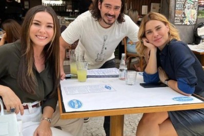 Regiane Alves reencontra Carolina Dieckmann 20 anos após 'Laços de família'