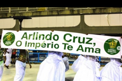 Império Serrano faz declaração de amor a Arlindo Cruz em ensaio técnico na Sapucaí