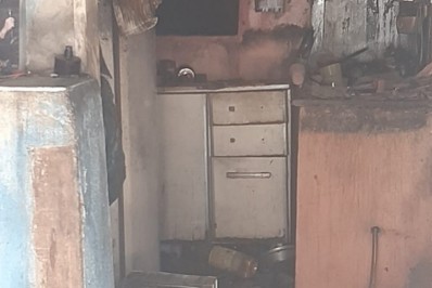 Mãe e filha perdem tudo após incêndio atingir casa em Cabo Frio