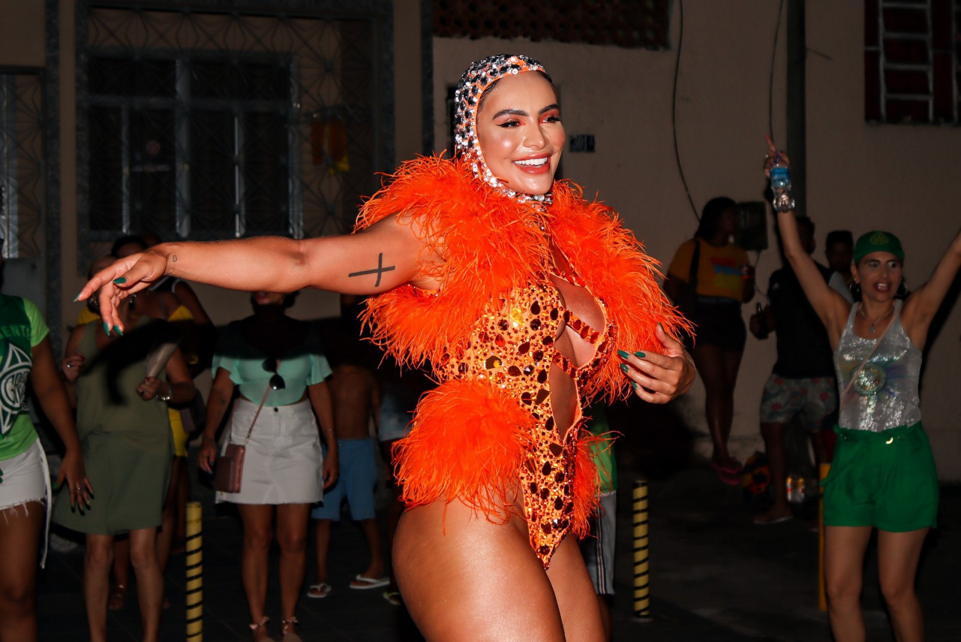 Aline Mineiro mostra samba no p&eacute; e corp&atilde;o escultural no ensaio da Mocidade Independente de Padre Miguel - Chapetta / Ag. News