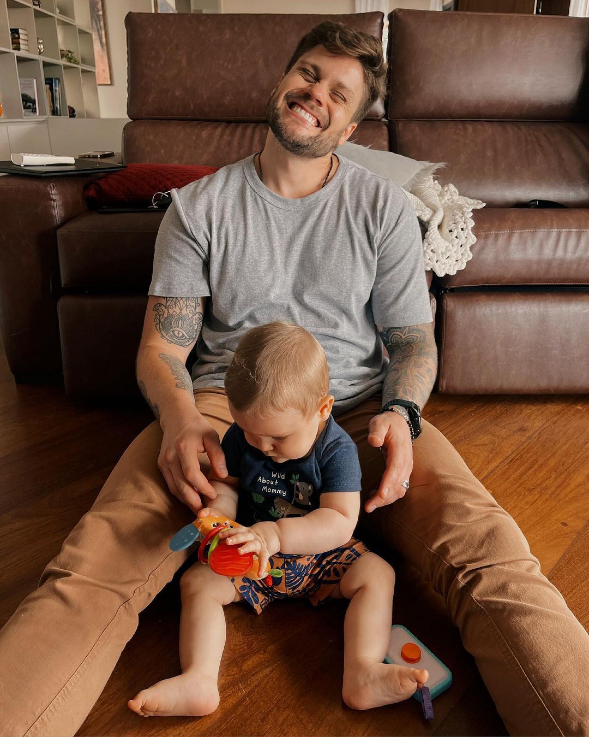 Breno Simões posou com Theo, primeiro filho do ex-BBB com Paula Amorim - Reprodução/Instagram