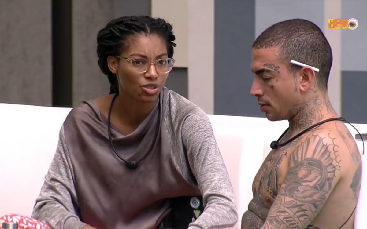 Em conversa com MC Guimê, Tina criticou posicionamento de Cezar Black sobre caso de racismo no 'BBB 21' - Reprodução/Globoplay