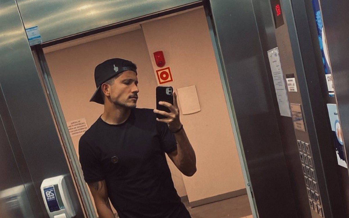 Jogador Yuri Lima, do Mirassol, confirmou que vive romance com a cantora Iza