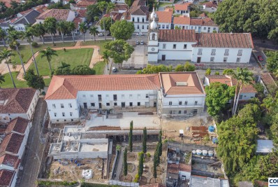 Tapumes do Museu Vassouras recebem exposição sobre o Vale do Café