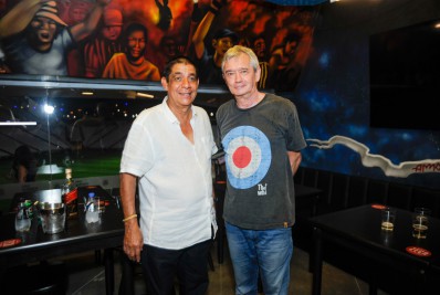 Zeca Pagodinho inaugura bar em São Paulo com a presença de famosos 
