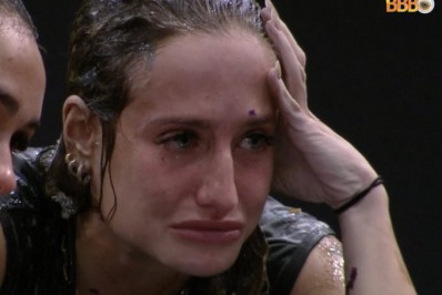 Vídeo: após dizer que torce por Flamengo e Fluminense, Bruna Griphao canta música do Vasco no 'BBB'