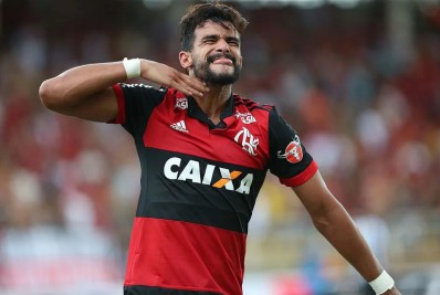 Ex-artilheiro de Flamengo e Fluminense é registrado por clube da segunda divisão do Paranaense