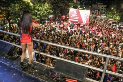 Parada da Diversidade reúne mais de 10 mil pessoas em Barra do Piraí