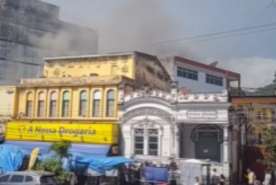 Incêndio atinge depósito de loja de eletrodomésticos em Santa Cruz