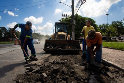 Sem chuva, operação tapa-buracos avança em Volta Redonda