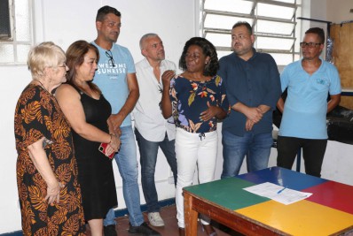 Fátima Lima assina ordem de serviço para reforma em unidades escolares