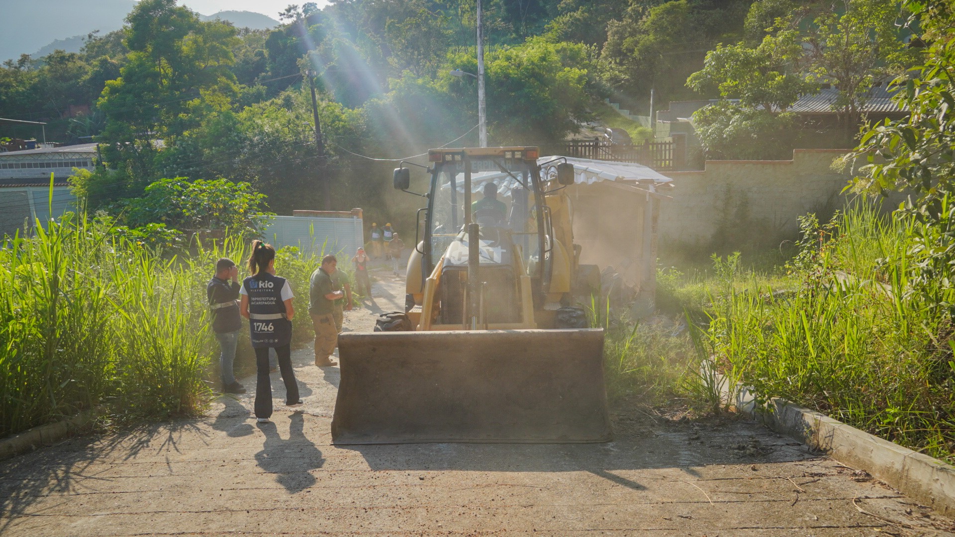 Um condomínio clandestino na região do Anil, na Zona Oeste, foi destruído por uma força tarefa que contou com equipes da Prefeitura do Rio, Ministério Público e as Polícias Civil e Militar - Jefferson Teófilo/Prefeitura do Rio