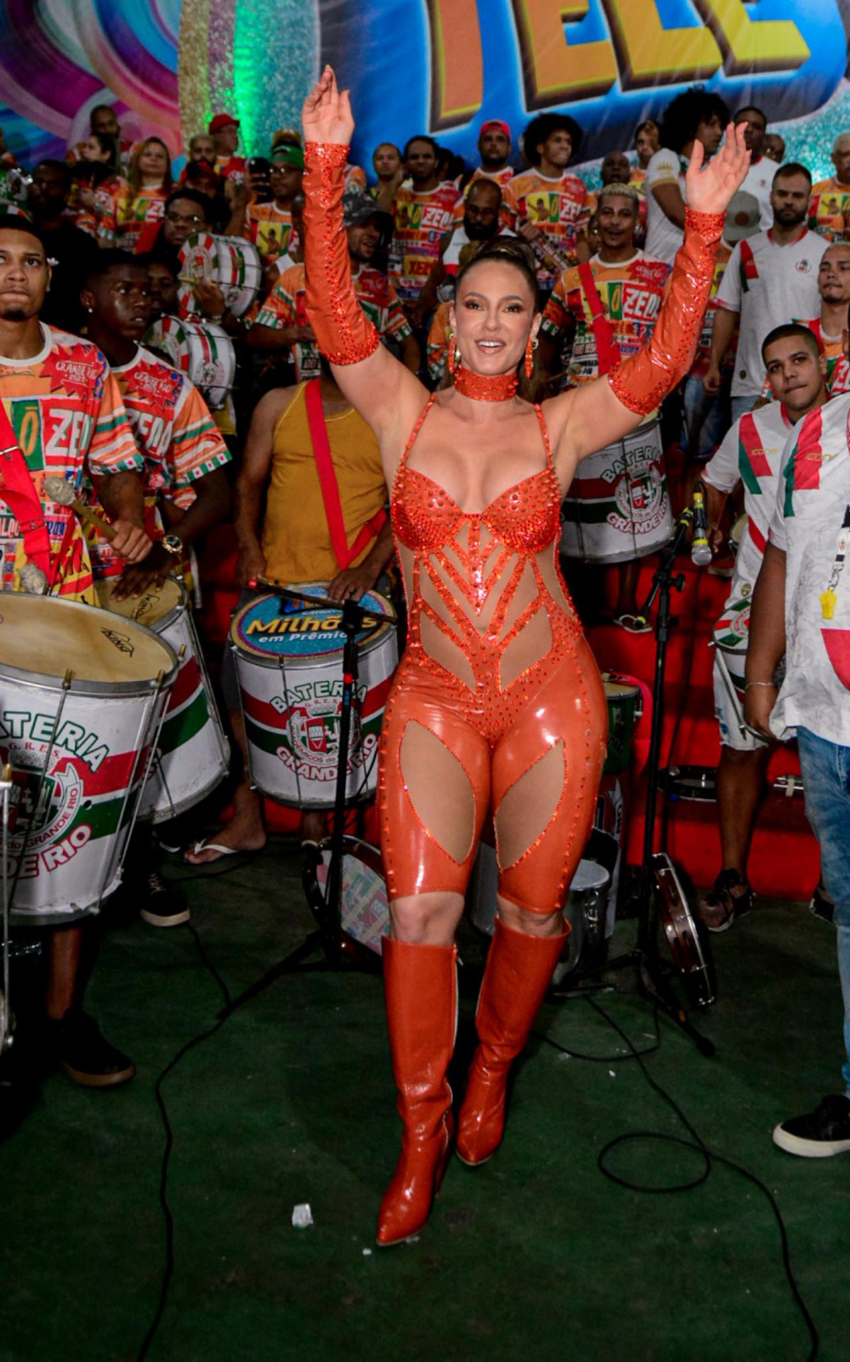 Paolla Oliveira participa do ensaio da Grande Rio na quadra da agremia&ccedil;&atilde;o, em Duque de Caxias, Baixada Fluminense, na noite desta ter&ccedil;a-feira