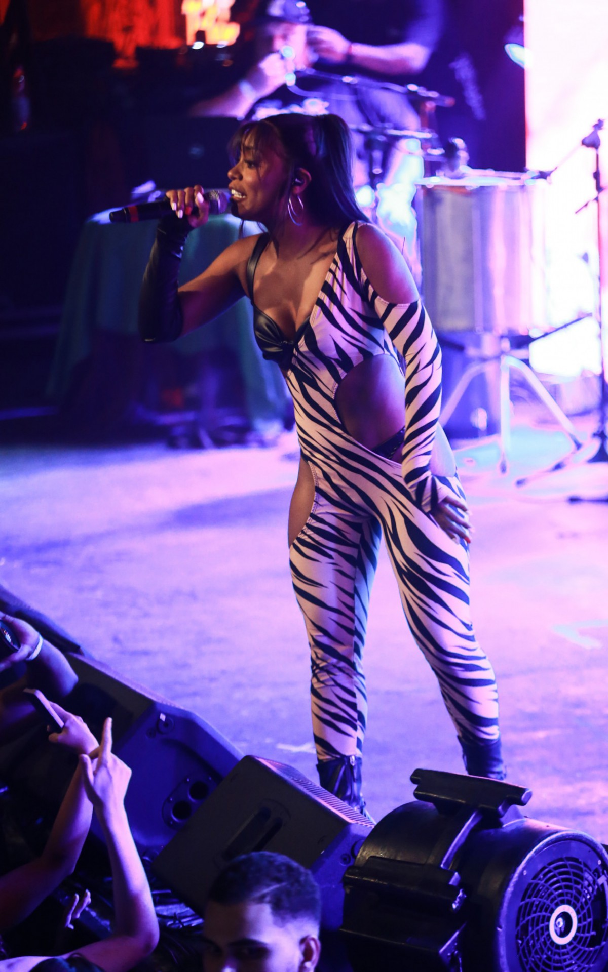 Rebecca se apresenta no segundo dia de "Carnavalesca"