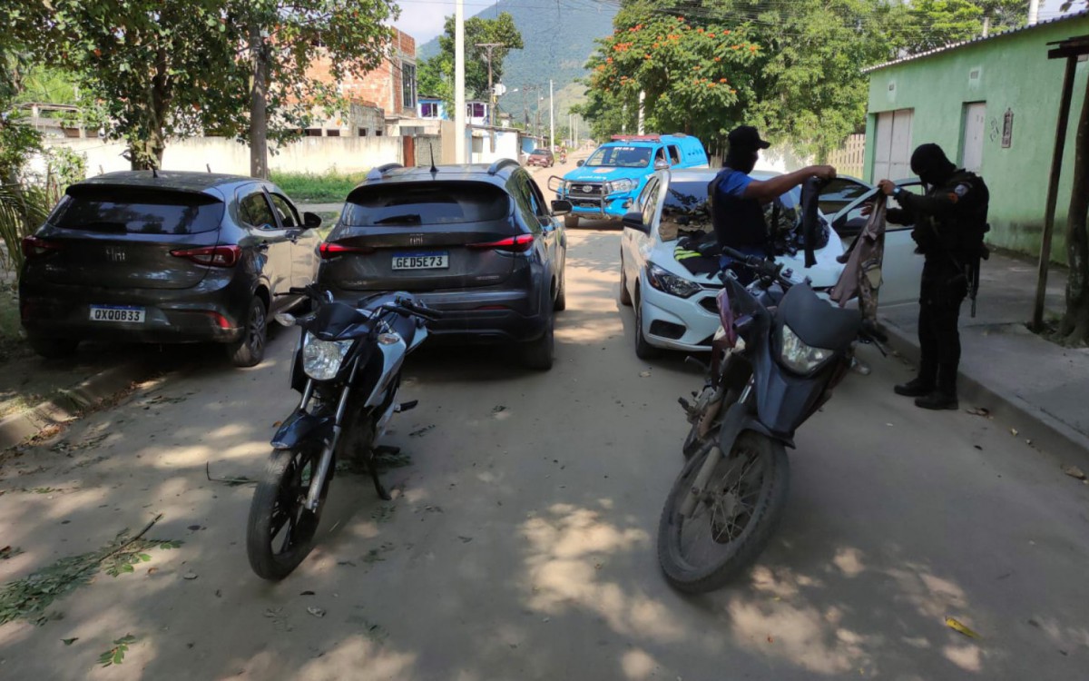 Polícia apreendeu duas motos de grupo paramilitar, em Nova Iguaçu, na Baixada Fluminense - Divulgação / Portal dos Procurados