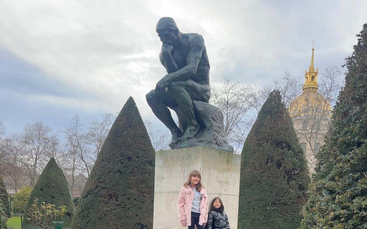 Malvino Salvador aproveita f&eacute;rias em fam&iacute;lia na Fran&ccedil;a