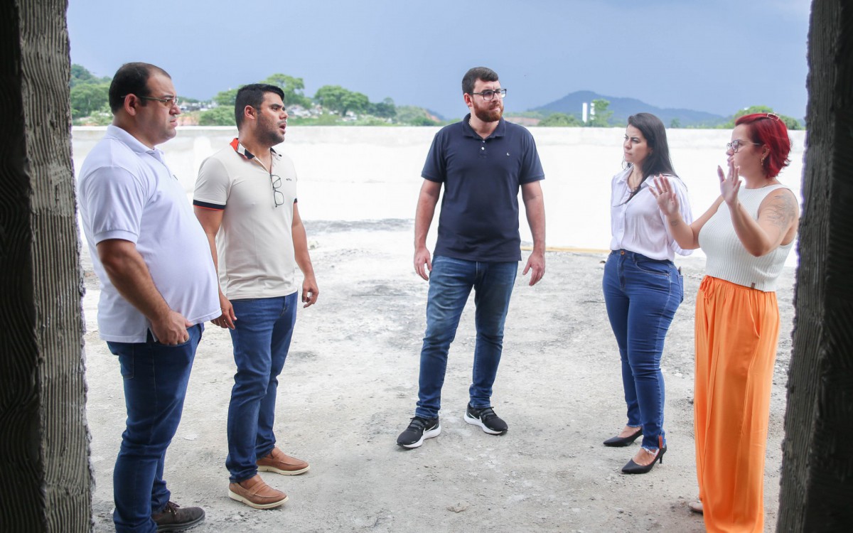 Obras em hospital de Mag&eacute;