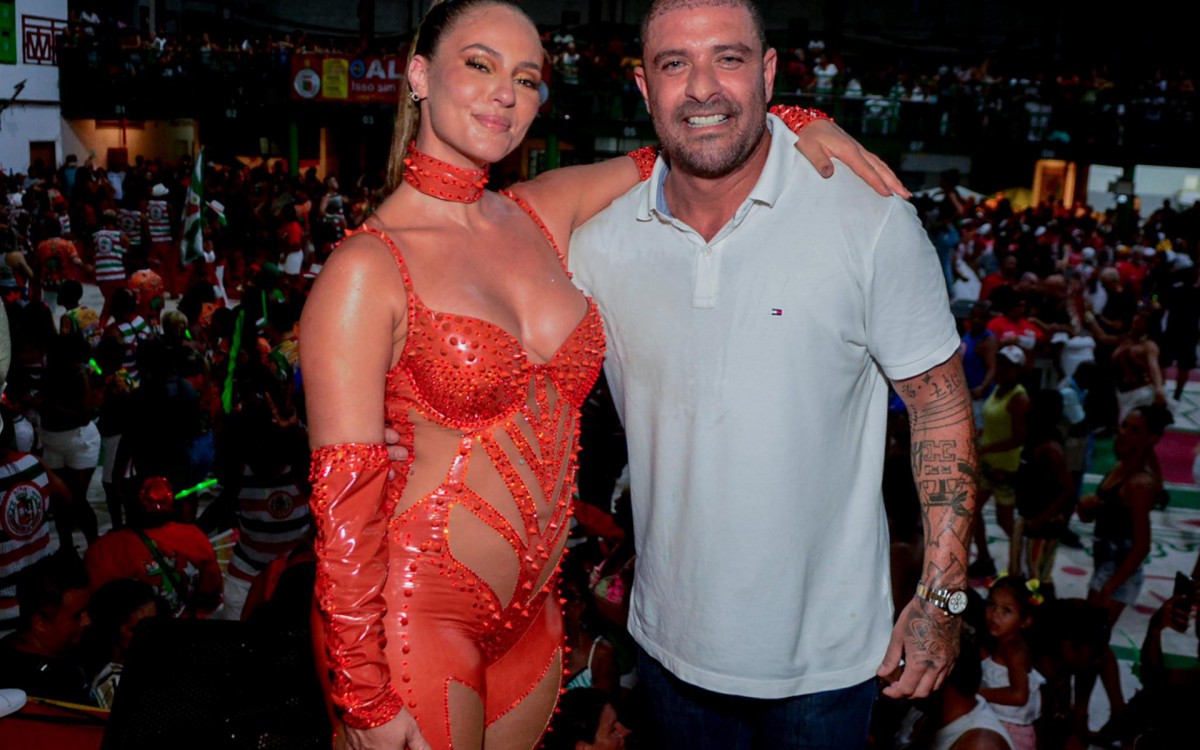 Paolla Oliveira e Diogo Nogueira na quadra da Grande Rio, em Duque de Caxias, na noite desta ter&ccedil;a-feira