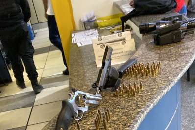 Polícia apreende farto material bélico de mílicia de Nova Iguaçu