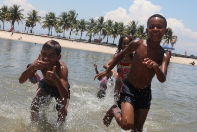 Piscinão de Ramos reabre e volta a ser alternativa de cariocas para evitar calorão