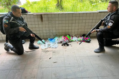 PM prende 'Pé de Pano', líder do tráfico de drogas do Gogó da Ema, em Belford Roxo