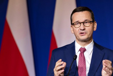 UE deve impor mais sanções contra Rússia, diz premiê da Polônia