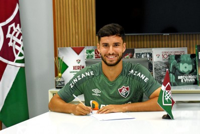 Fluminense acerta renovação de contrato com Martinelli
