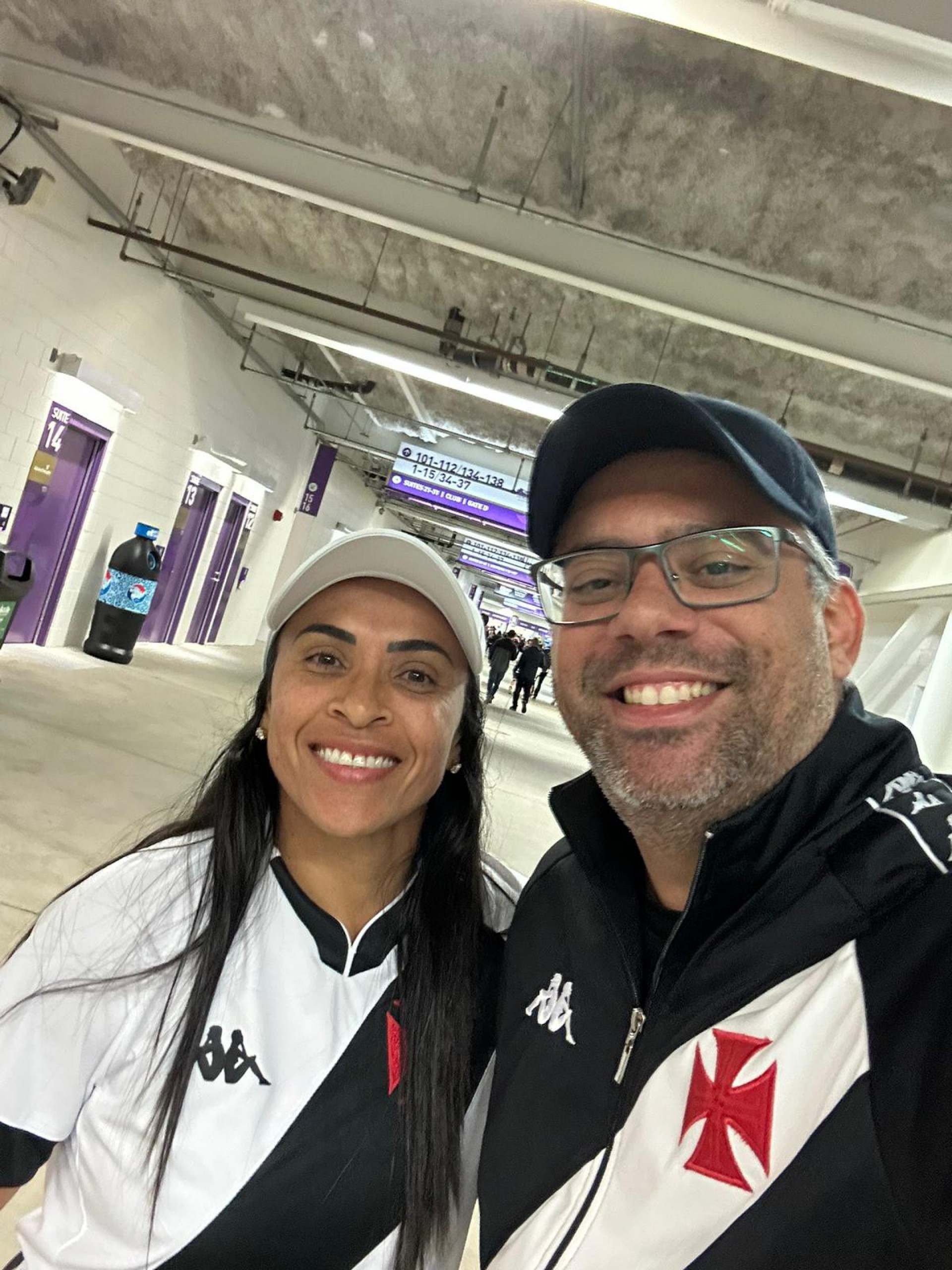 Marta no Explora Stadium para acompanhar o jogo do Vasco contra o River Plate - Foto: Reprodução/Twitter