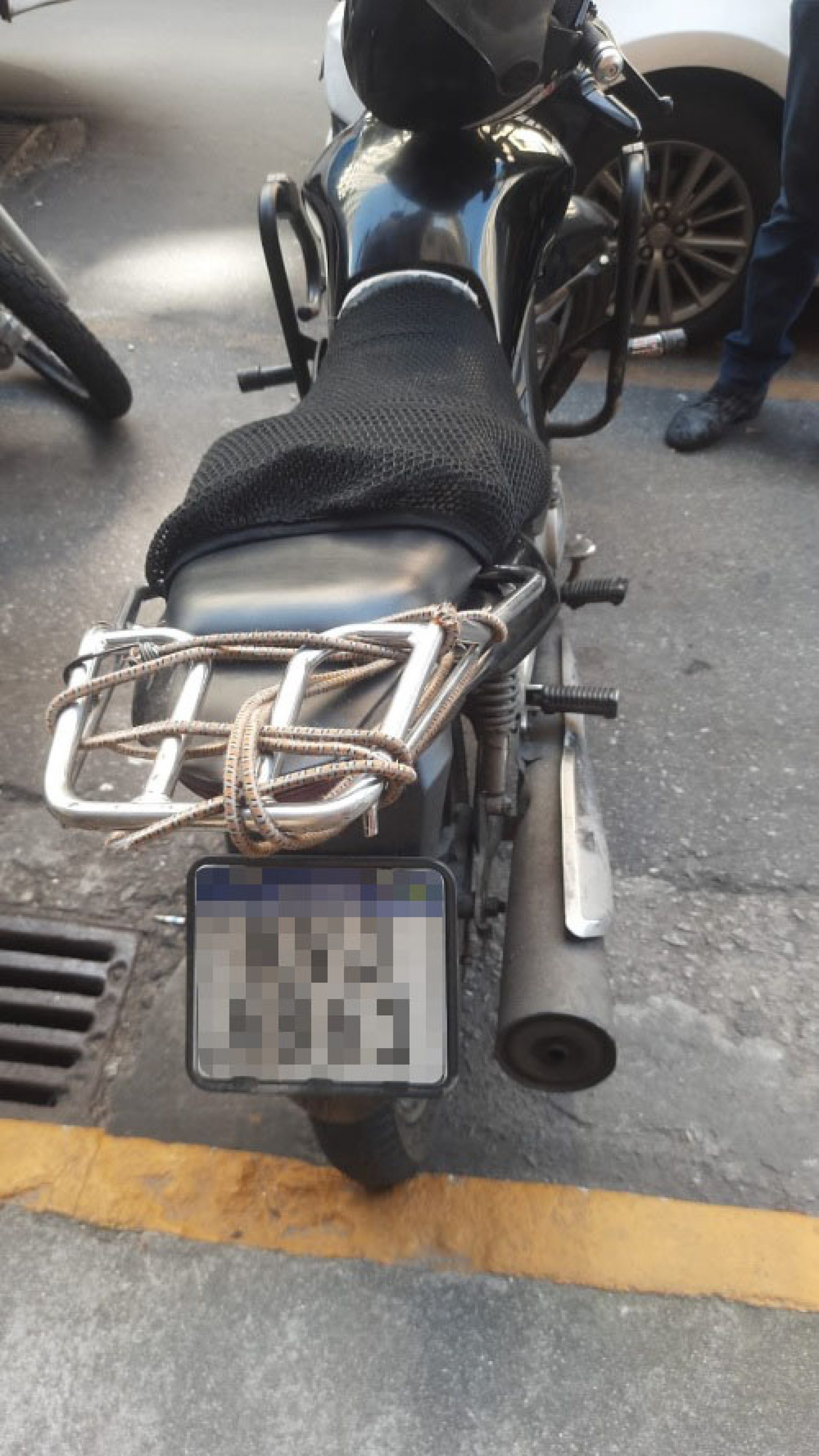 Suspeito se locomovia em uma moto quando foi abordado por policiais da UPP Pav&atilde;o/Pav&atilde;ozinho/Cantagalo