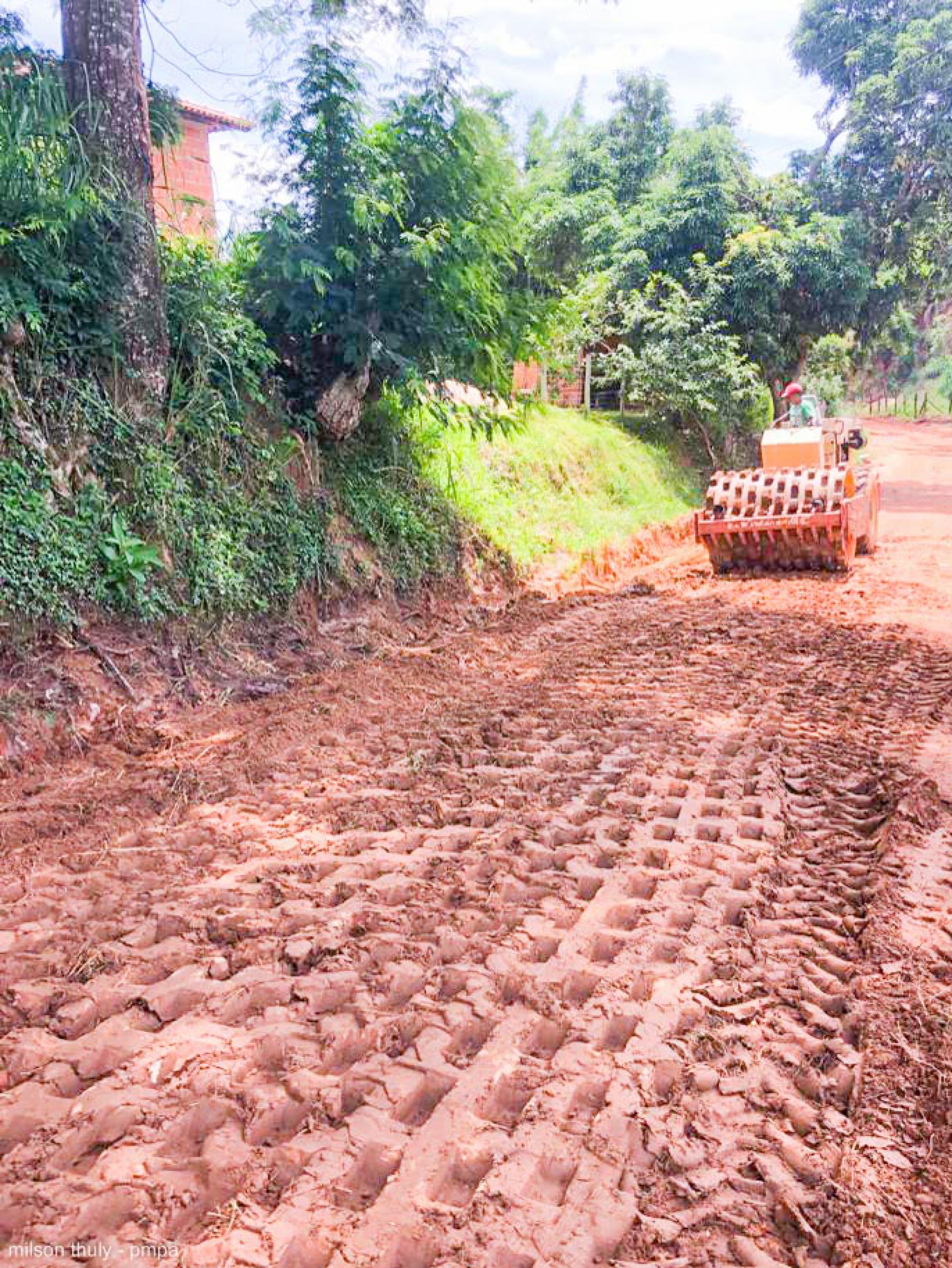 Equipes trabalham em diversos pontos do munic&iacute;pio