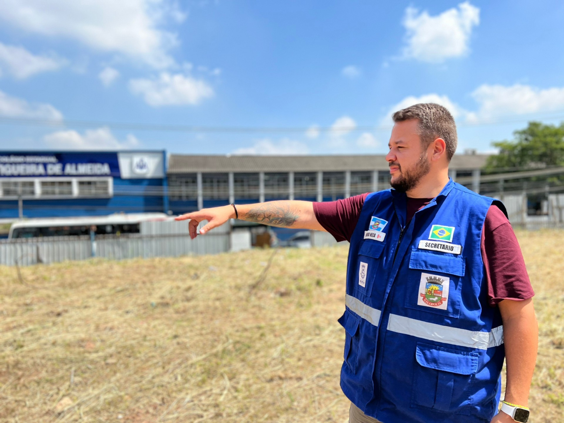 O secret&aacute;rio Rodrigo Neca acompanhou de perto o trabalho da equipe. Segundo ele, a limpeza do espa&ccedil;o &eacute; fundamental para que haja a preven&ccedil;&atilde;o de doen&ccedil;as end&ecirc;micas - Divulga&ccedil;&atilde;o