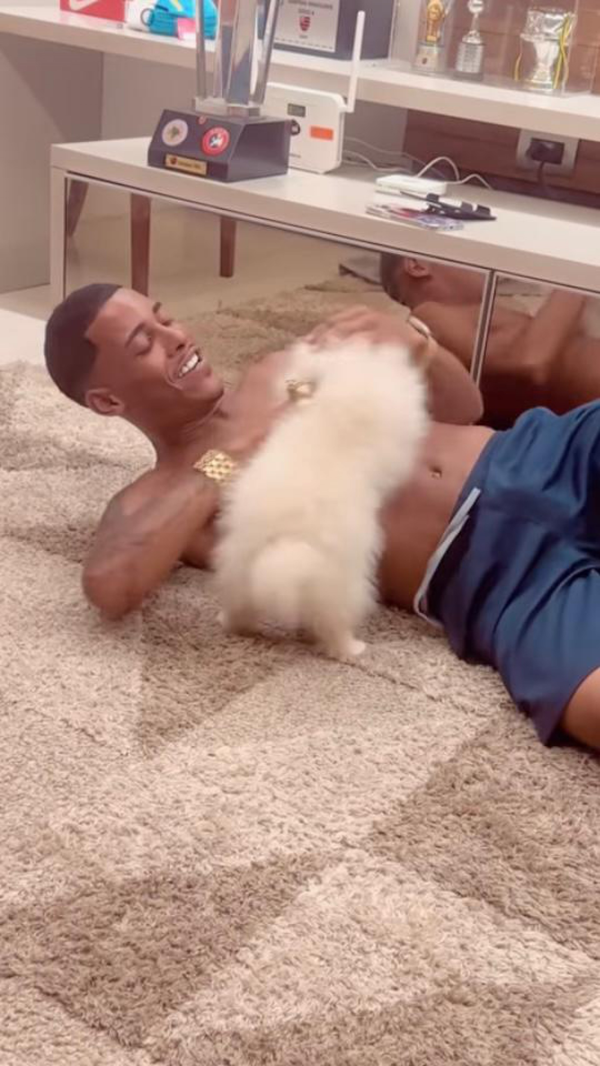 Mc Poze em sua mans&atilde;o que est&aacute; dando dor de cabe&ccedil;a aos vizinhos - Reprodu&ccedil;&atilde;o internet