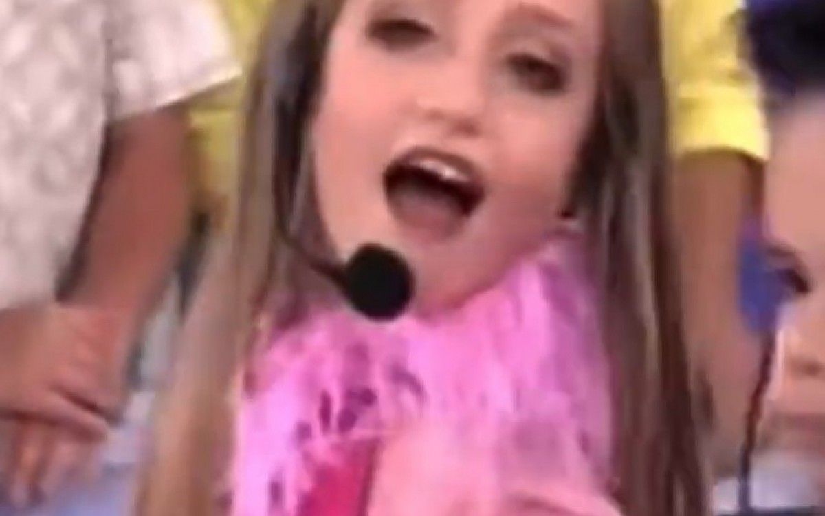 Bruna Griphao dan&ccedil;a no programa 'TV Xuxa', em 2008