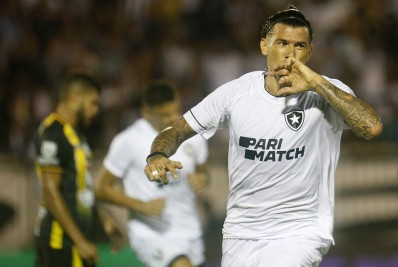 Botafogo leva sustos, mas segura o Volta Redonda e vence no Campeonato Carioca